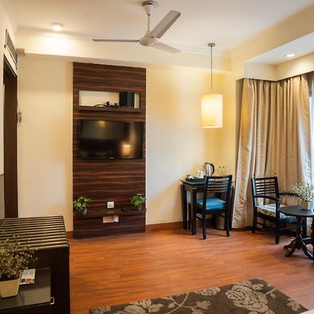 Ahuja Residency Cyber City II Gurgaon Exterior photo