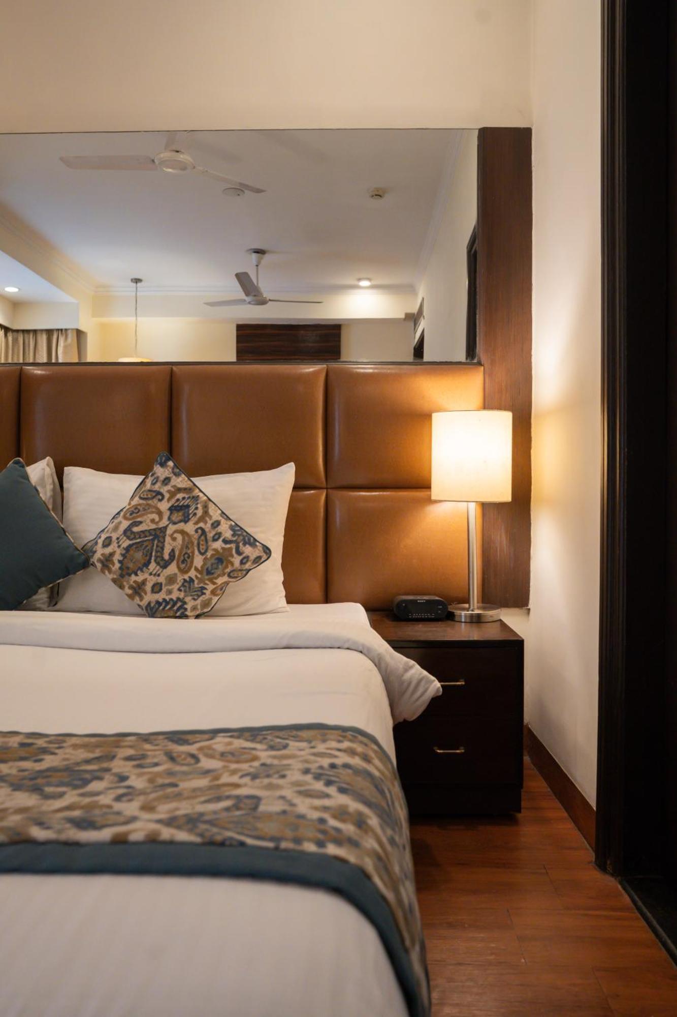 Ahuja Residency Cyber City II Gurgaon Exterior photo