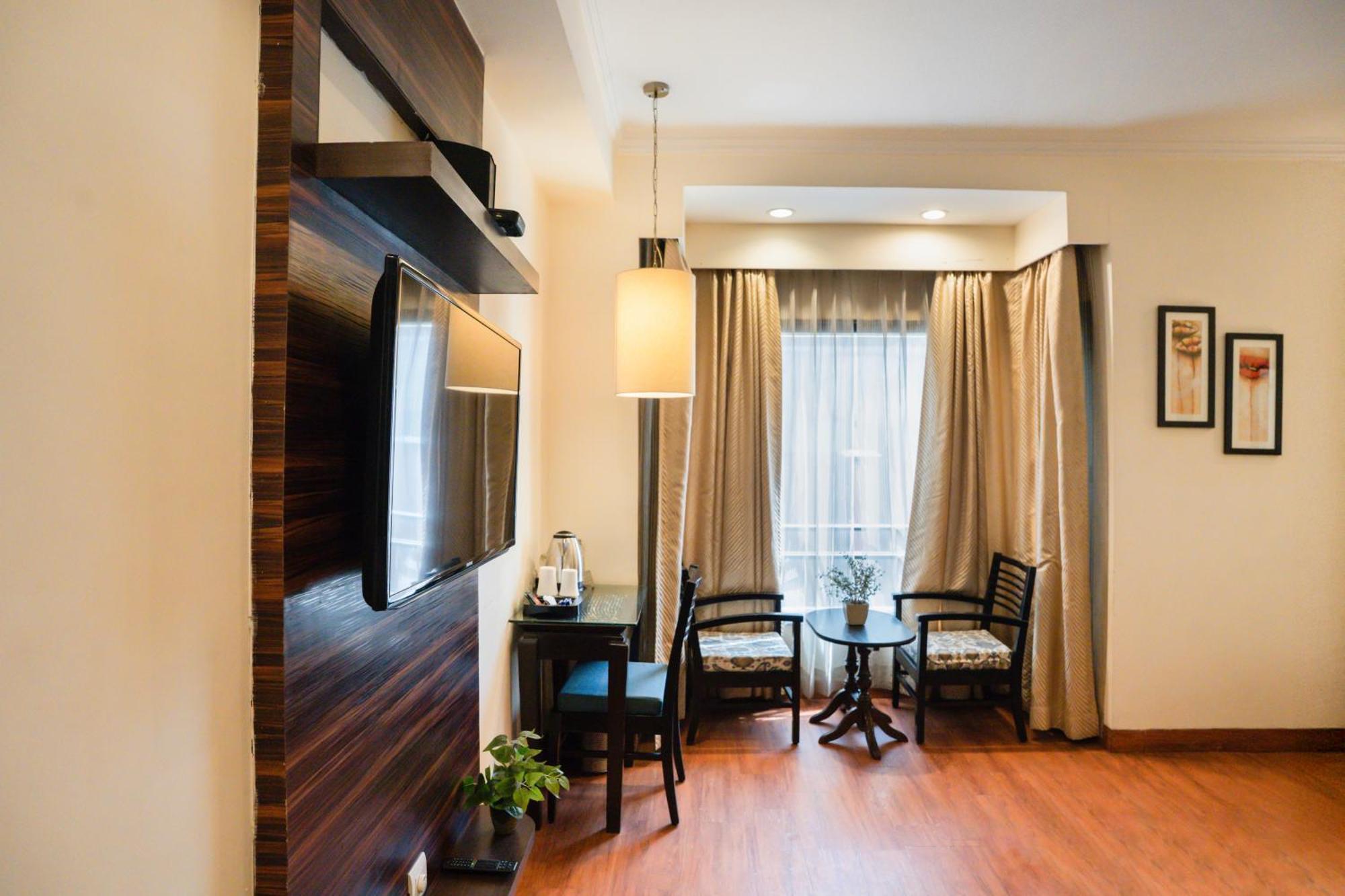 Ahuja Residency Cyber City II Gurgaon Exterior photo