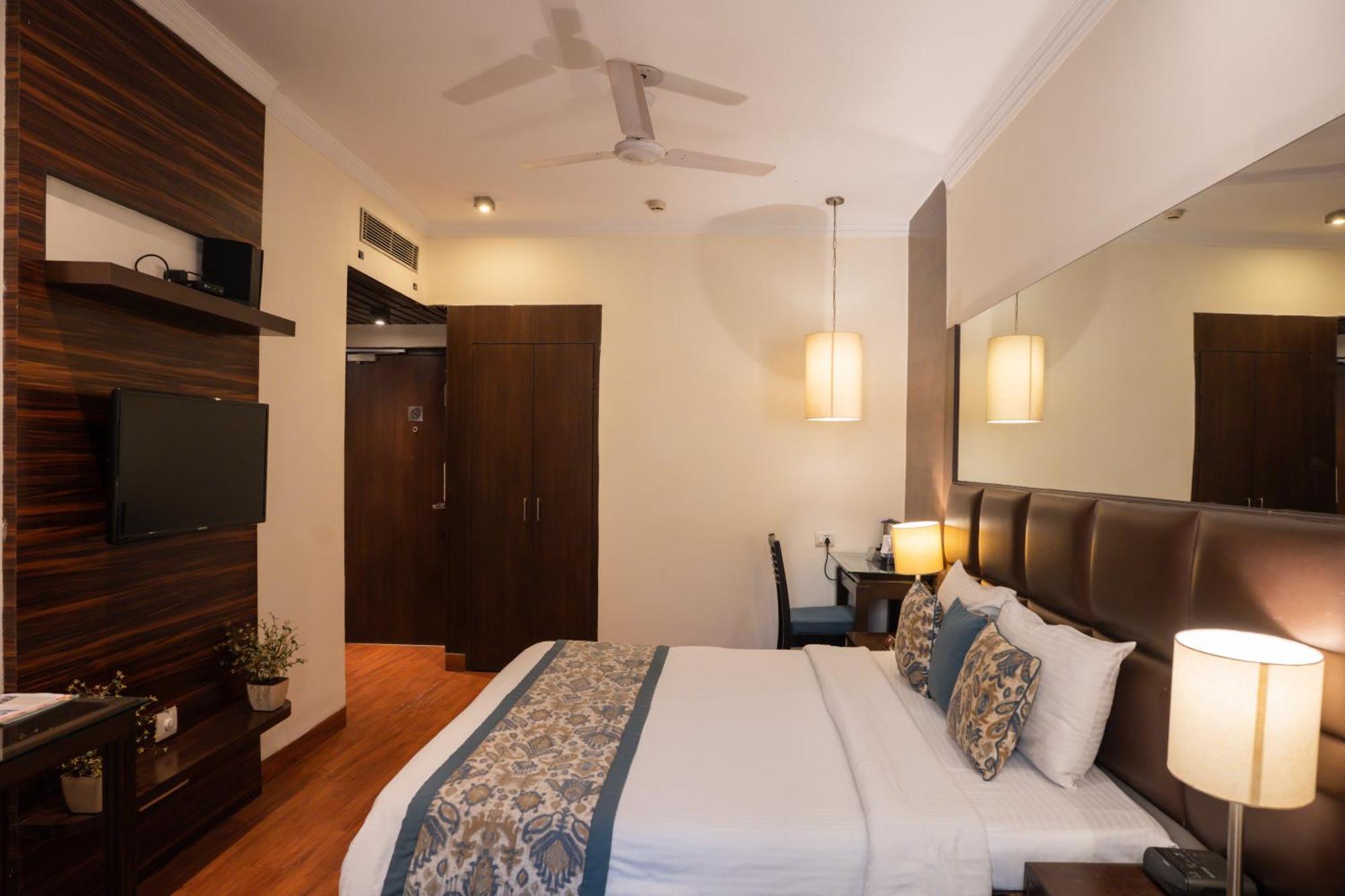 Ahuja Residency Cyber City II Gurgaon Exterior photo