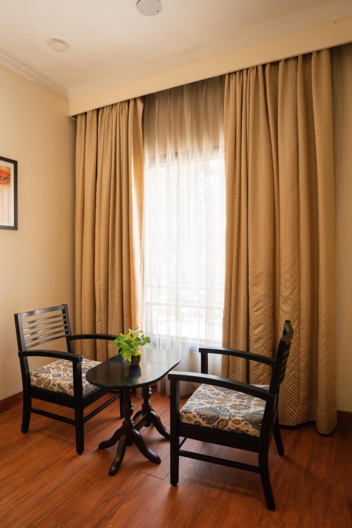 Ahuja Residency Cyber City II Gurgaon Exterior photo