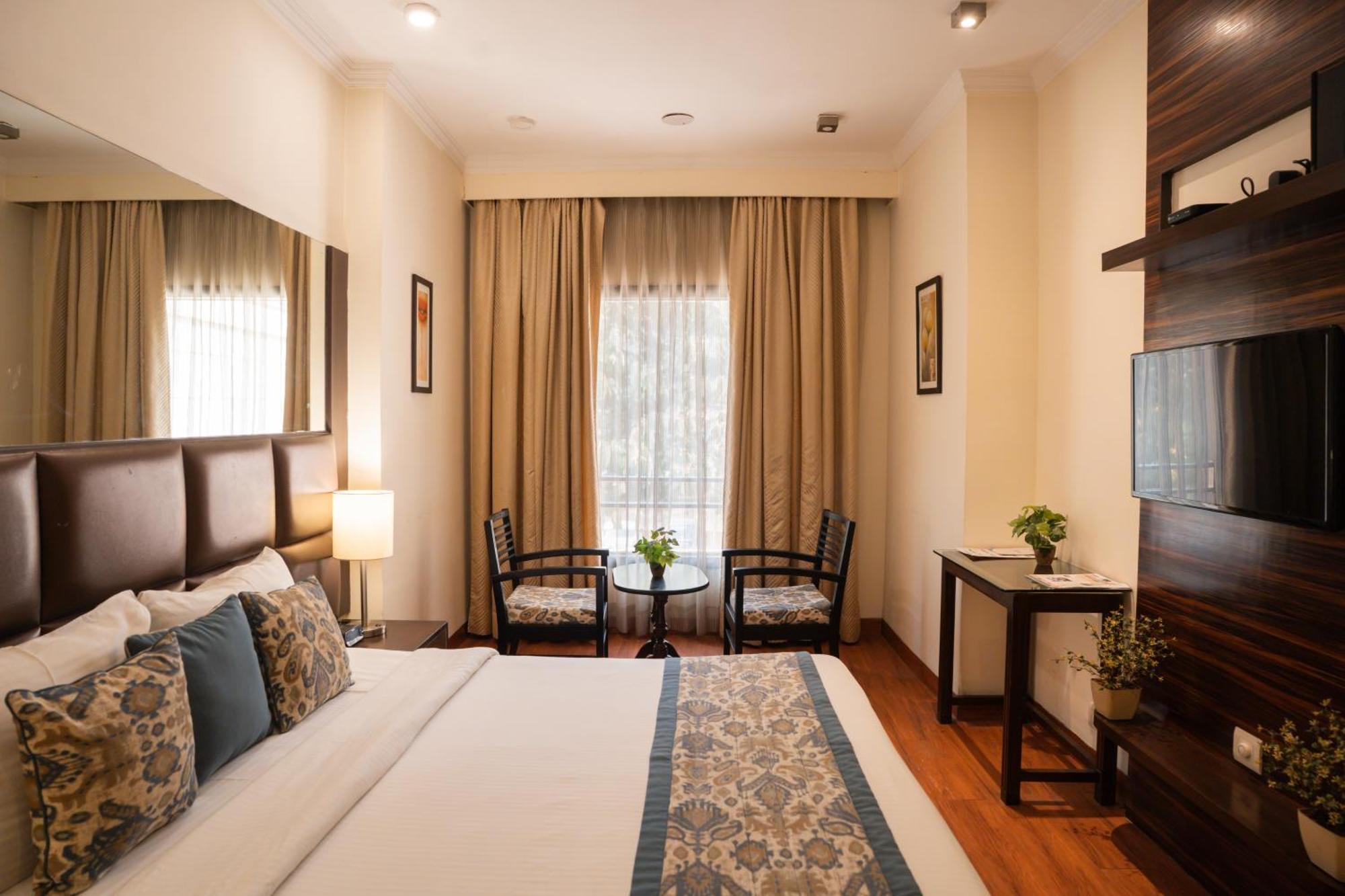 Ahuja Residency Cyber City II Gurgaon Exterior photo