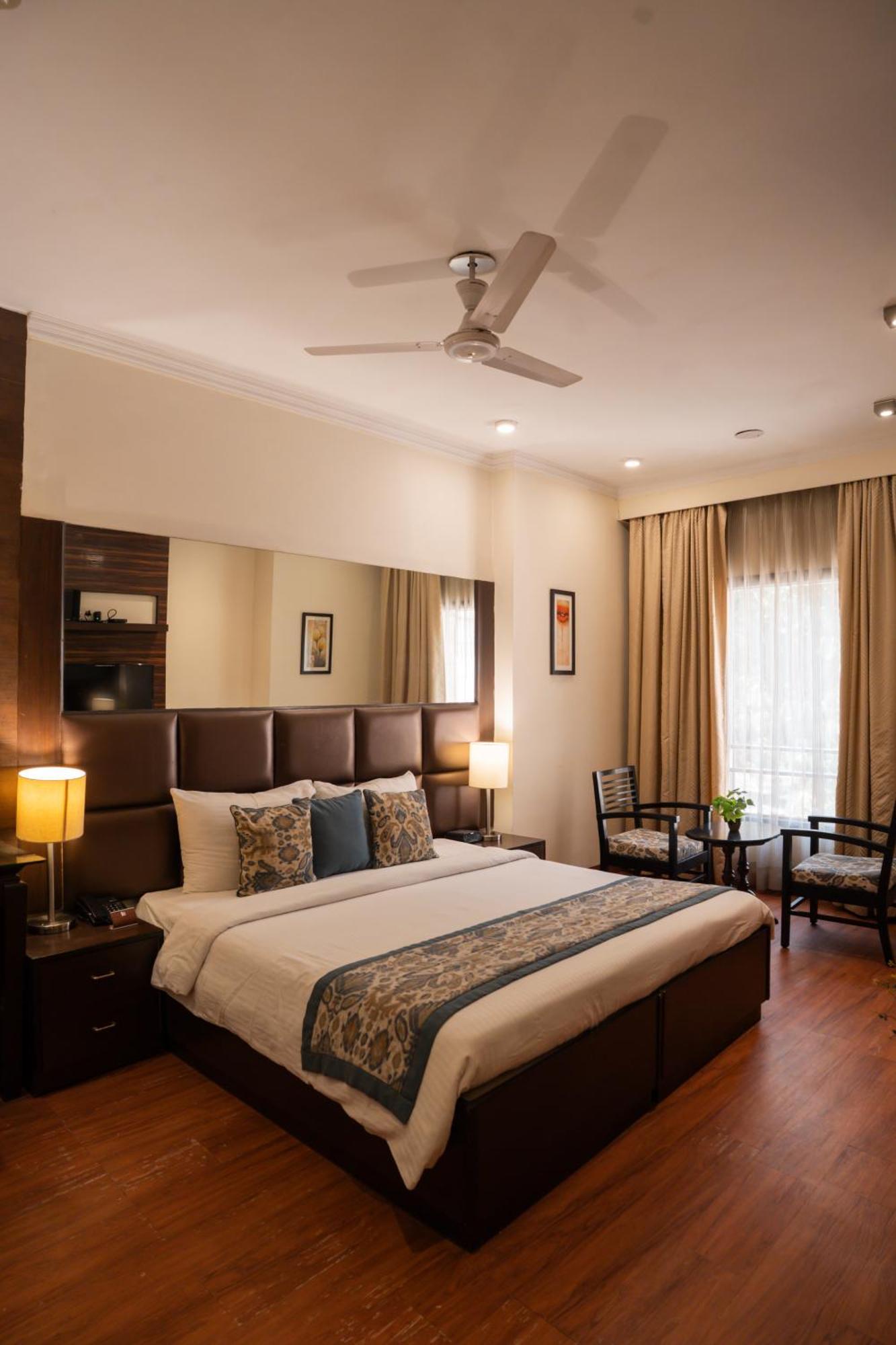 Ahuja Residency Cyber City II Gurgaon Exterior photo