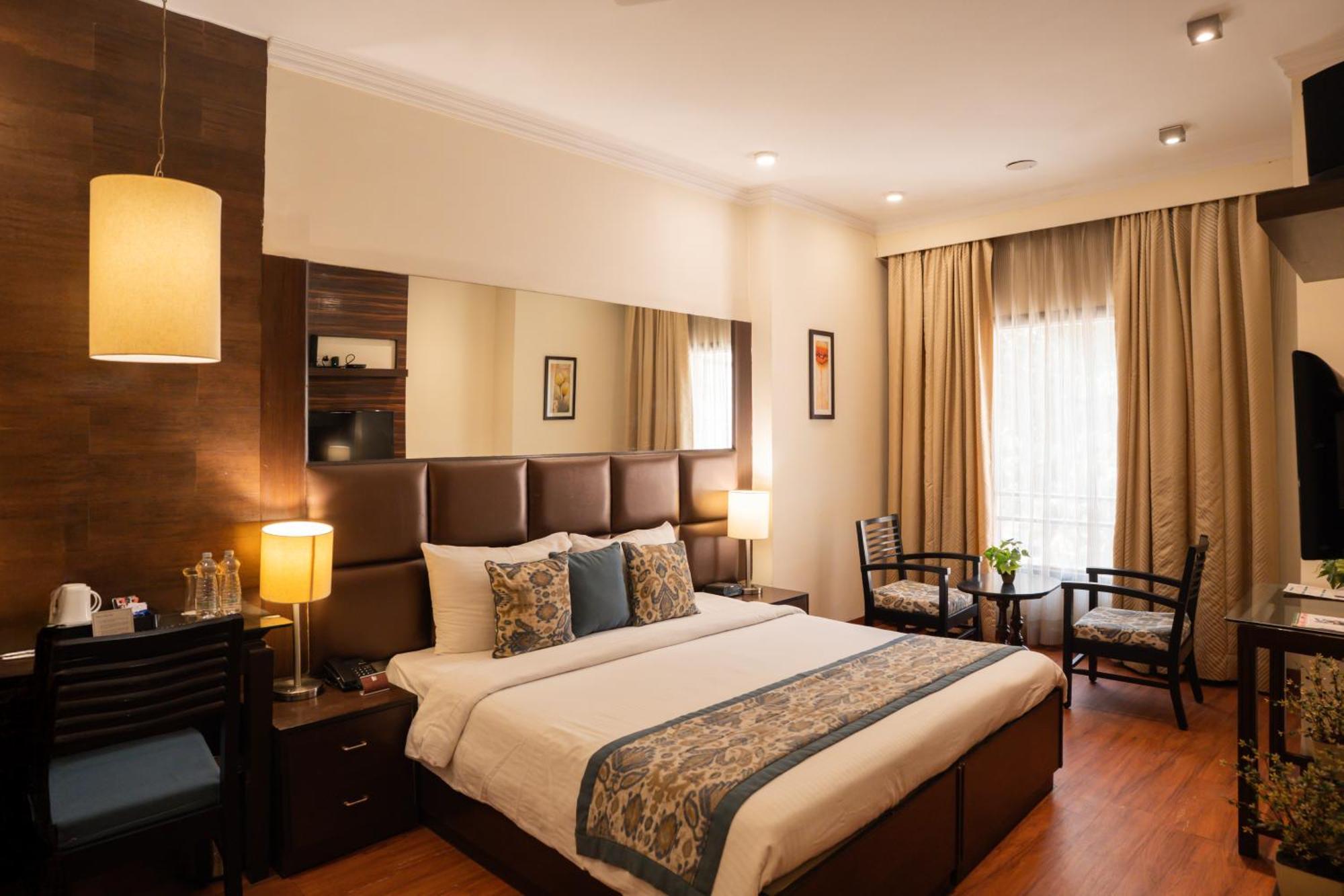 Ahuja Residency Cyber City II Gurgaon Exterior photo