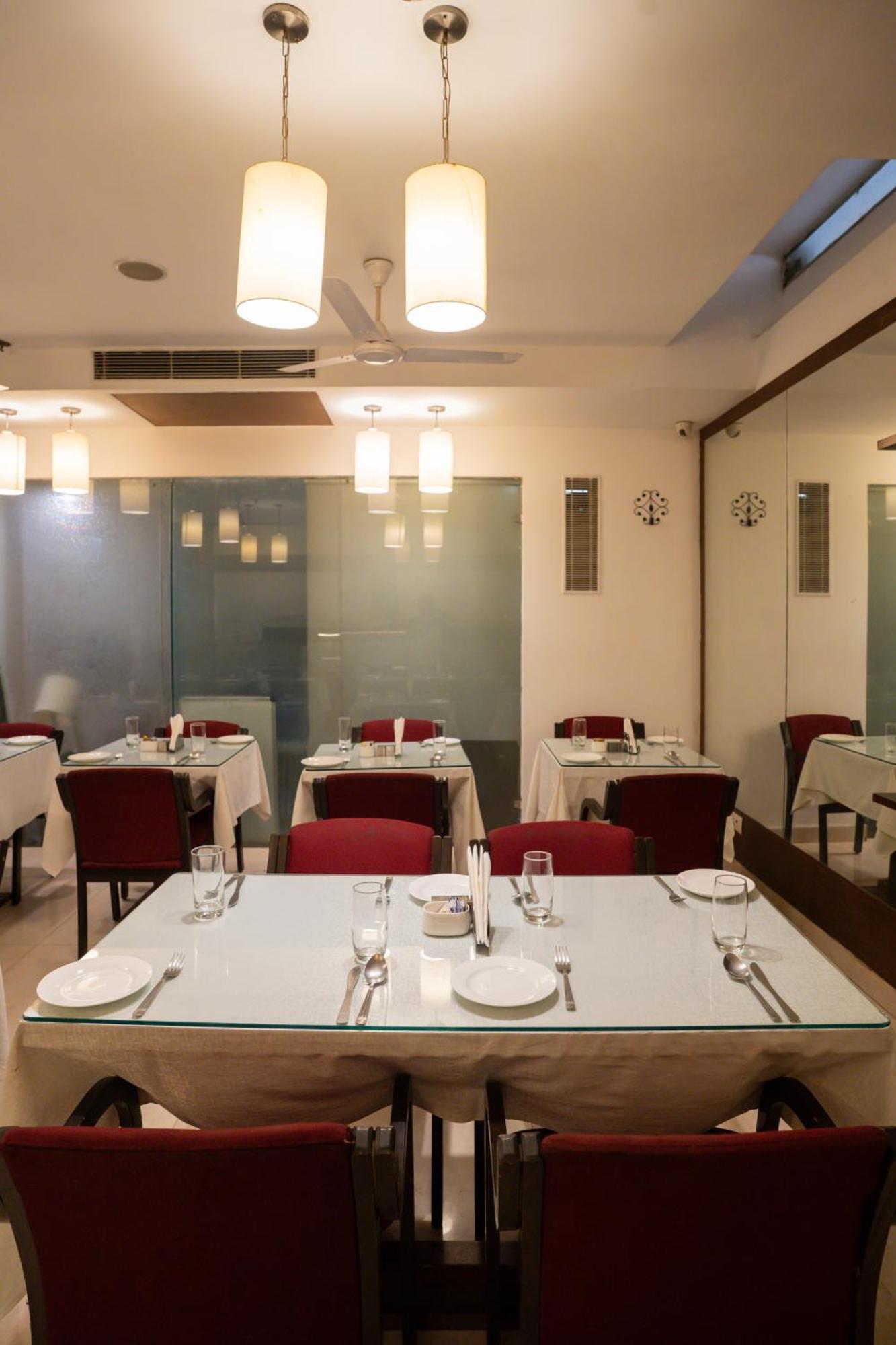 Ahuja Residency Cyber City II Gurgaon Exterior photo