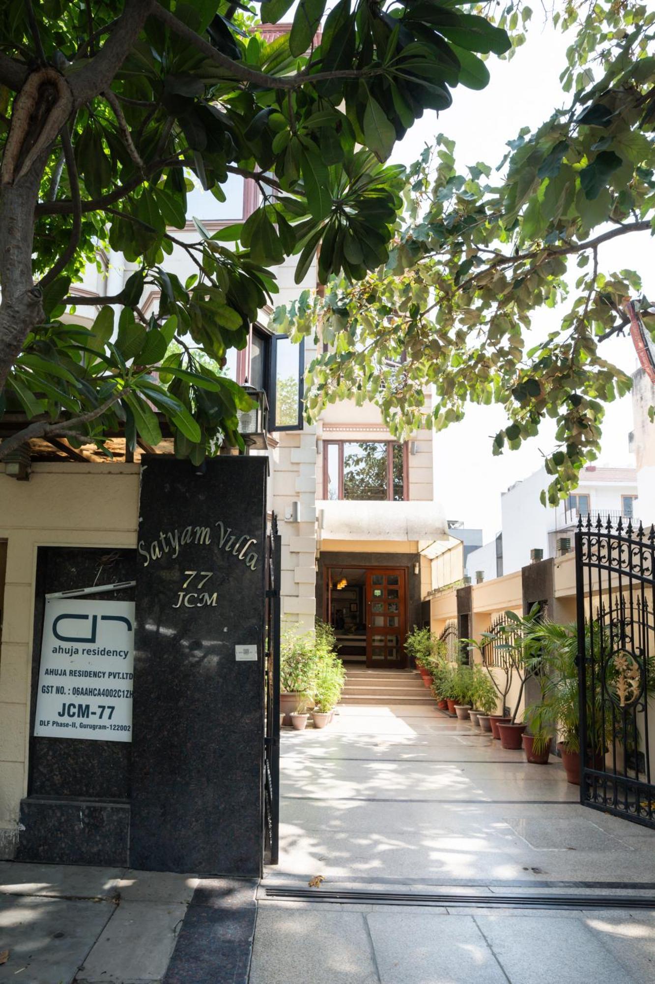 Ahuja Residency Cyber City II Gurgaon Exterior photo
