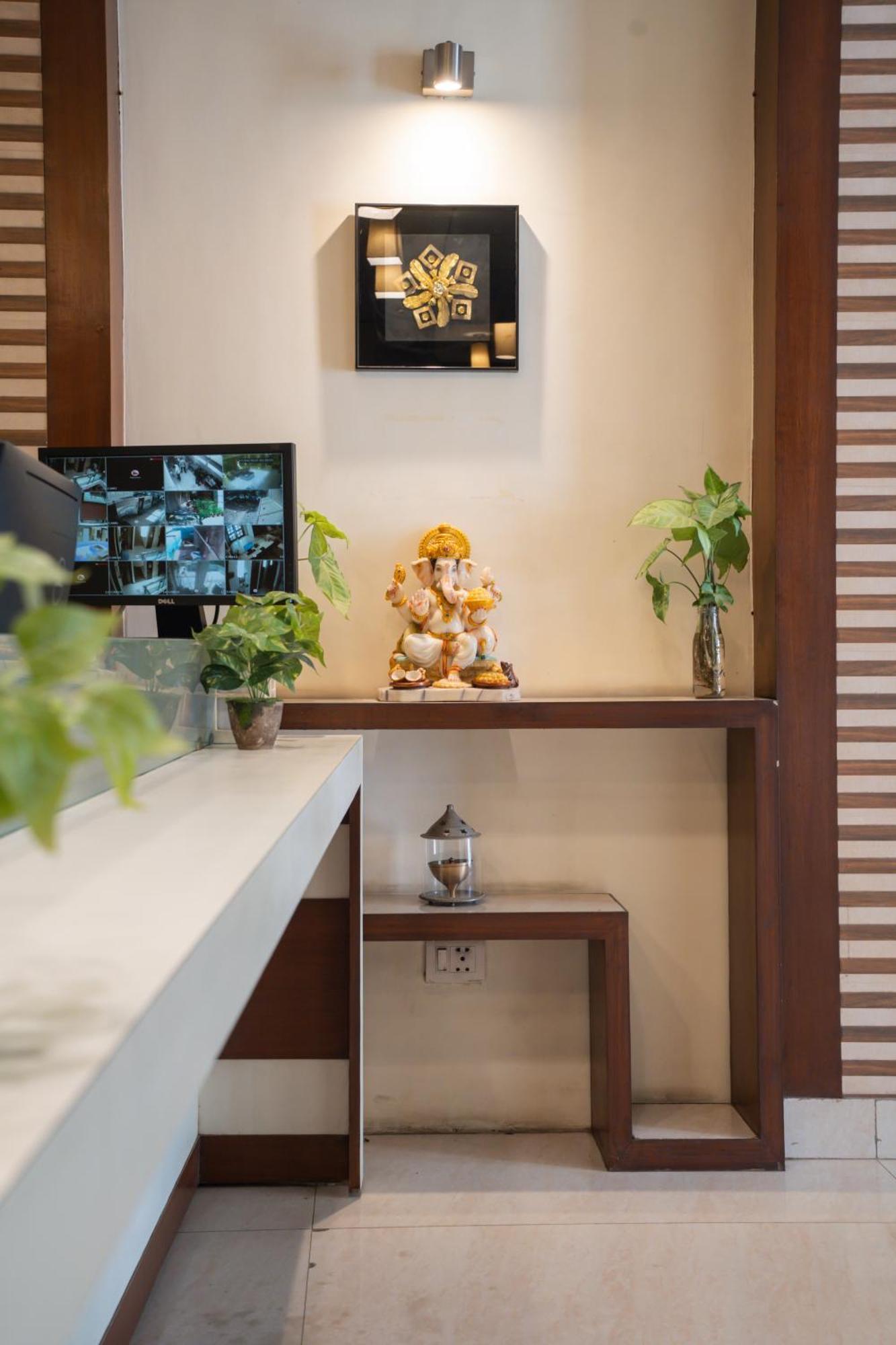 Ahuja Residency Cyber City II Gurgaon Exterior photo