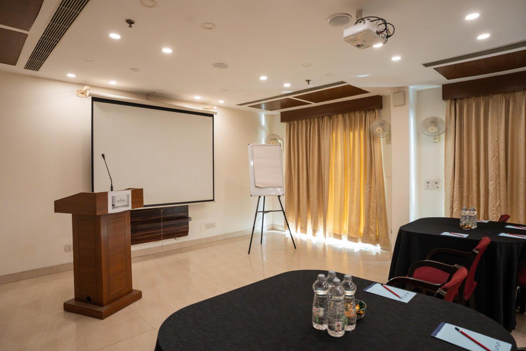 Ahuja Residency Cyber City II Gurgaon Exterior photo