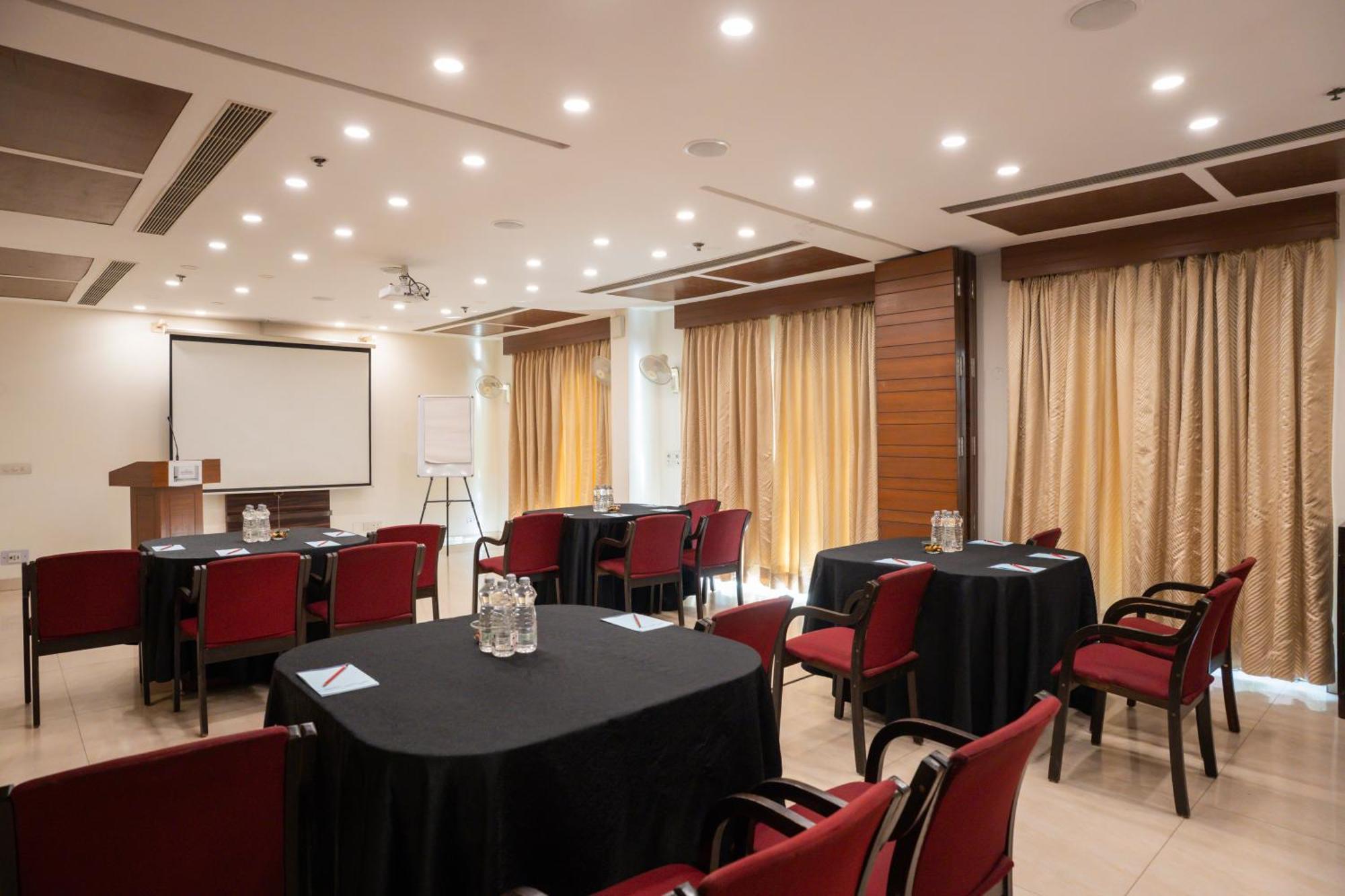 Ahuja Residency Cyber City II Gurgaon Exterior photo