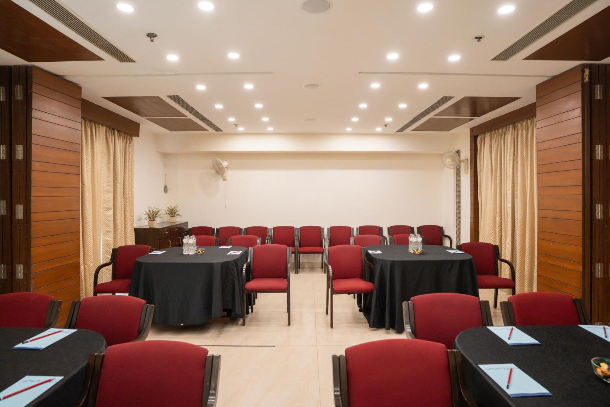 Ahuja Residency Cyber City II Gurgaon Exterior photo